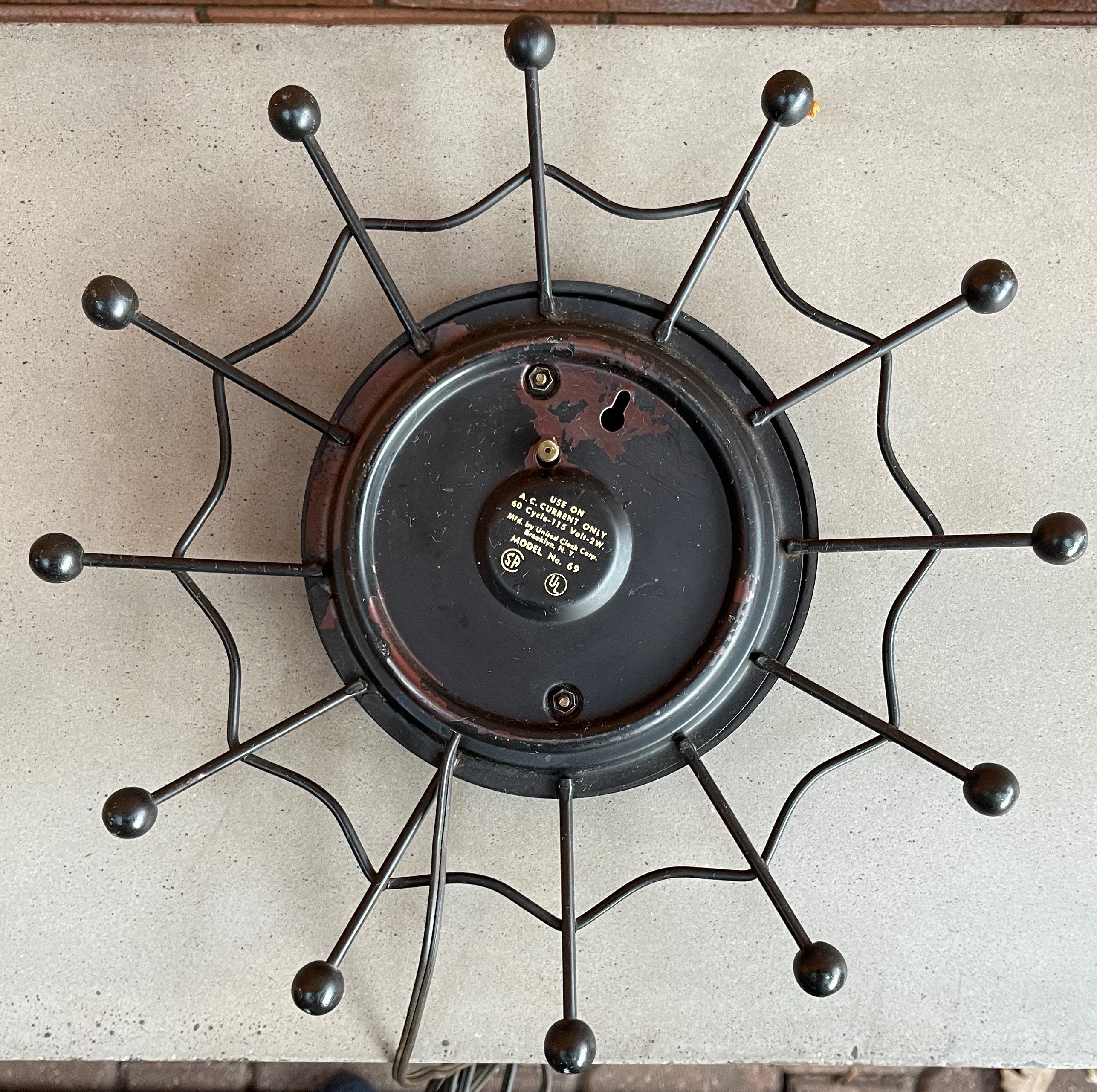 Vintage 50s 60s United Electric Wall Hanging Clock Atomic Era Mid