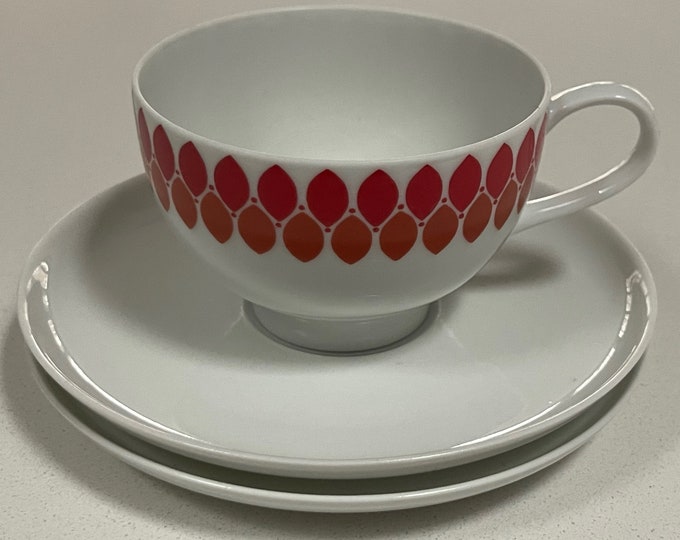 Vintage Melitta Germany Red Orange Design Cup + Saucers Dinnerware Kitchenware Modern