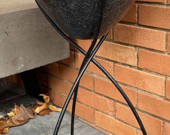 Vintage MCM 50s Black Fiberglass Bullet Planter Tripod Atomic Era Mid Century Modern