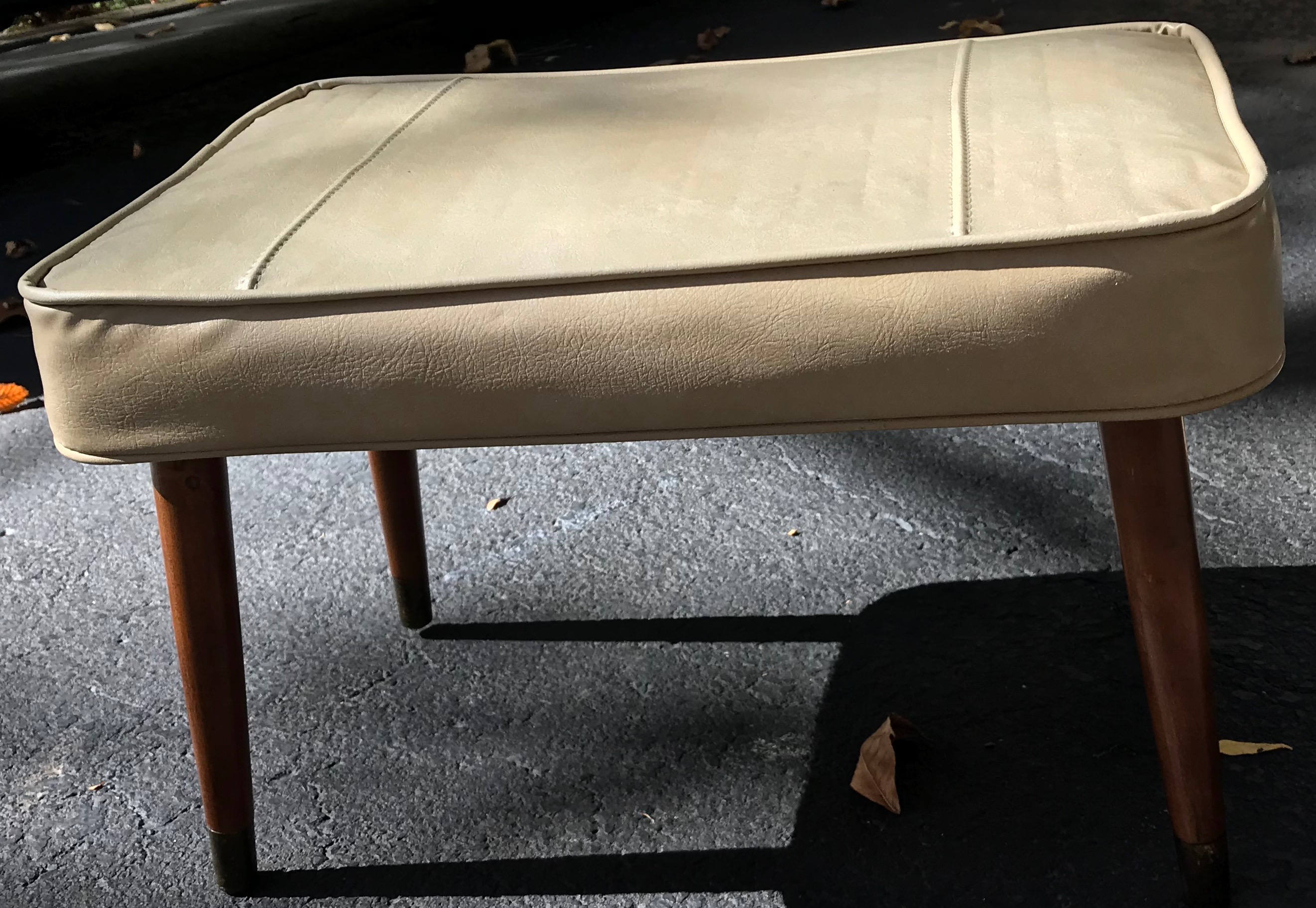 大人も着やすいシンプルファッション Vintage 60s Tan Vinyl Ottoman Footstool Retro Mid Century スツール