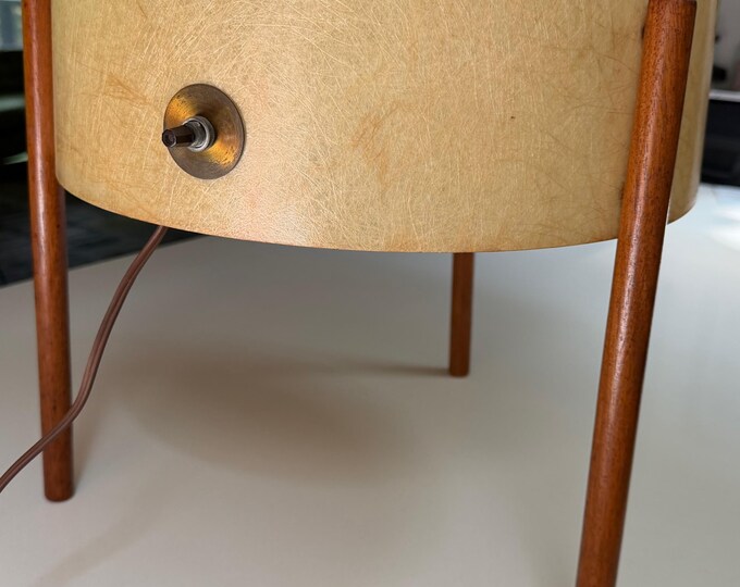 Vintage MCM Bill Lam Fiberglass Shade Tripod Lamp Mid Century Modern Lighting