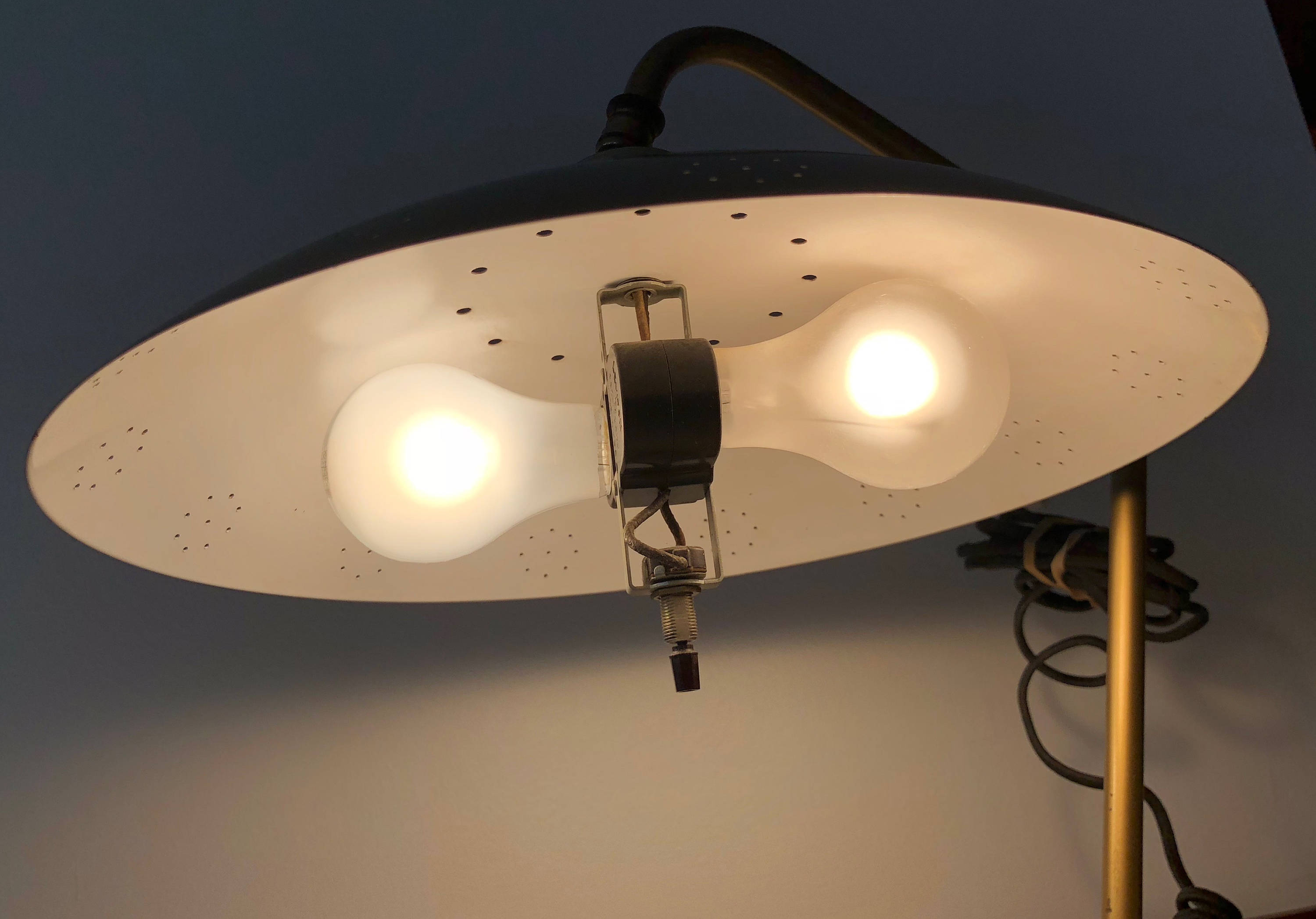 Sleek Vintage 50s 60s Metal Saucer UFO Desk Table Lamp Mid Century