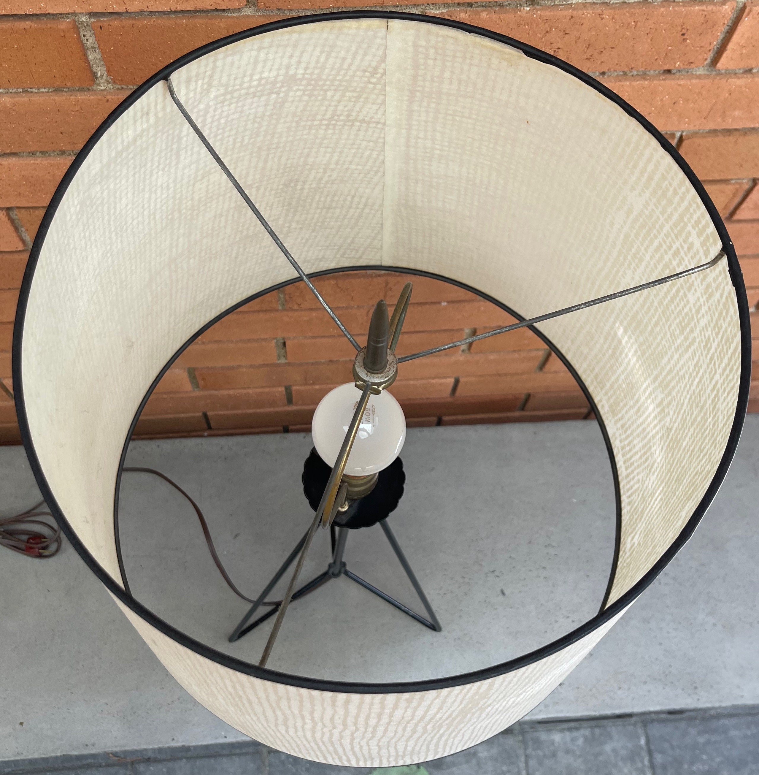 Vintage 50s Black Wire Metal Lamp Fiberglass Shade Mid Vintage 50s Black Wire Metal Lamp Fiberglass Shade Mid