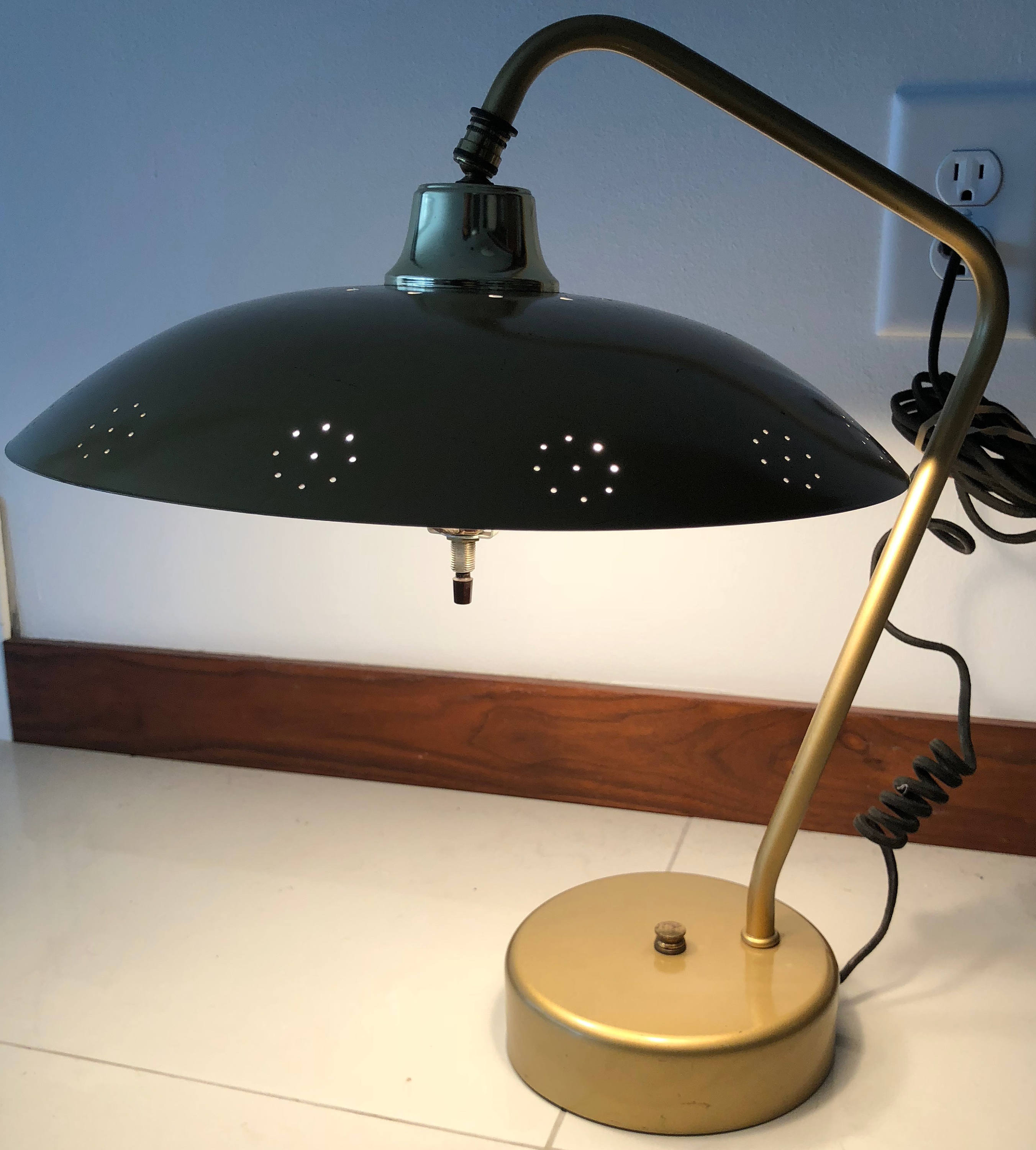 Sleek Vintage 50s 60s Metal Saucer UFO Desk Table Lamp Mid Century