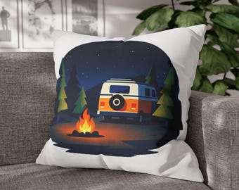 Vintage Camper by Campfire Kissenbezug | Outdoor Adventure Dekokissenbezug