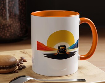 Sonnenuntergang Überland Van Kaffeebecher | Abenteuer Berge Camper Van | Horizont Grafikdesign