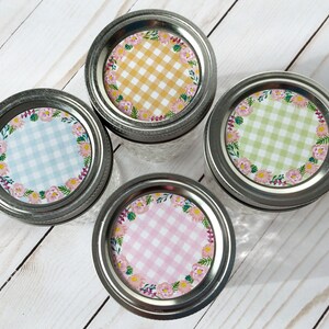 Etiquettes de mise en conserve avec couronne chic cottage, autocollants ronds de pots Mason fleurs pastel imprimés pour la conservation des fruits, confitures et gelées, cadeaux de baby shower