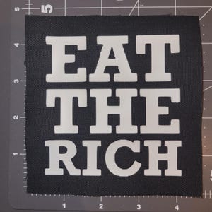 Parche EAT THE RICH, vinilo sobre lienzo de algodón