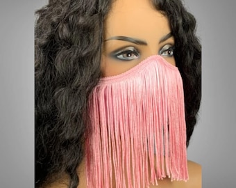 Gezichtsmasker met franje voor dames, roze statementontwerp met lange franje
