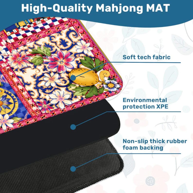 Pode incluir: Um tapete de Mahjong de alta qualidade com um design floral em rosa, azul e amarelo. O tapete apresenta um tecido tecnol&oacute;gico macio, prote&ccedil;&atilde;o ambiental XPE e um suporte de espuma de borracha espessa antiderrapante. O texto "High-Quality Mahjong MAT" est&aacute; no topo.