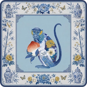 Op de afbeelding: Vierkante illustratie van een blauwe aap die een perzik vasthoudt, versierd met bloemmotieven. Het kunstwerk is omlijst met een blauw-witte rand, met bloemen- en vlindermotieven en decoratieve vazen. De achtergrond is lichtblauw.