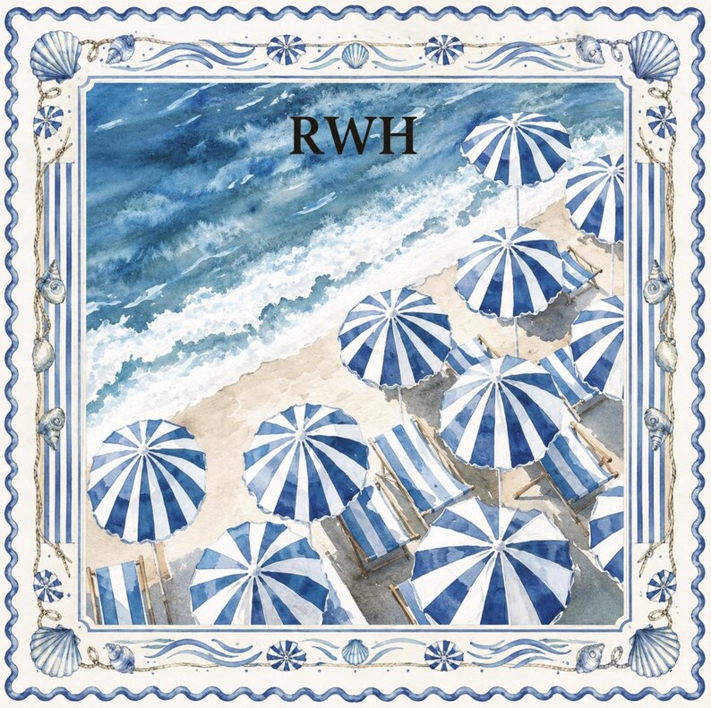 Op de afbeelding: Een vierkant decoratief textiel met een aquarel strandsc&egrave;ne met blauw-wit gestreepte parasols en ligstoelen op het zand. De rand toont schelpen en touwmotieven. De letters RWH zijn in het zwart in het midden bovenaan gedrukt.