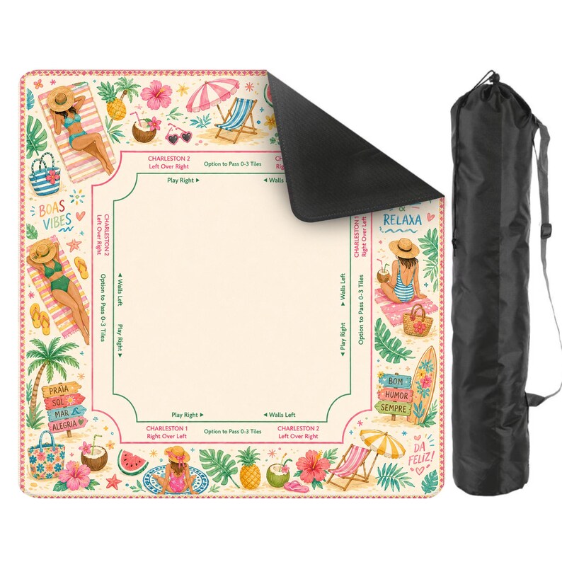 Puede incluir: Una esterilla de playa beige con un dise&ntilde;o tropical colorido, con ilustraciones de escenas de playa, palmeras y personas relaj&aacute;ndose. Incluye texto en portugu&eacute;s e ingl&eacute;s. Viene con una bolsa de transporte negra.
