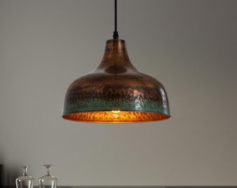 Lampy wiszące z kutej miedzi z zieloną patyną | Rustykalne oświetlenie wyspy kuchennej w stylu industrialnym