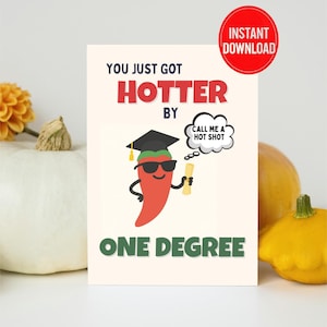 Tarjeta de graduación divertida imprimible: ¡Te pusiste un grado más guapo! Tarjeta de graduación con juego de palabras. Regalo para graduados de secundaria y universidad. Descarga instantánea.