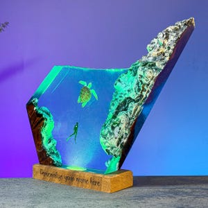 Sea Turtle & Diver Resin Lamp – Ocean Epoxy Night Light, LED Art Decor, Handmade Wood Base, Personalized Underwater Gift