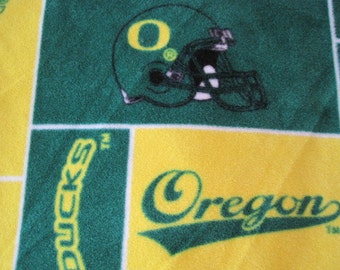 Oregon Ducks Football Logos in Green and Yellow Fleece Scarf