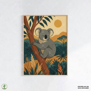 Stampa artistica da parete "Koala Tree Sleepy" - Poster sulla fauna selvatica australiana con atmosfera di tramonto, eucalipto e giungla tropicale