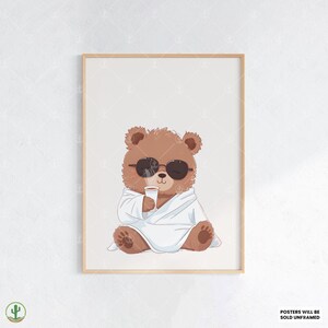 Cooler Bär mit Kaffee | Kunstdruck Kinderzimmer | Niedliches Babyzimmer Dekor | Poster für Kinder | Druckbare Babyzimmer Kunst