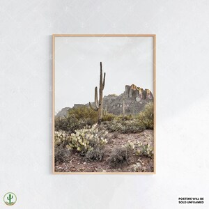 Südwest Wüste Kaktus Landschaftsdruck - Saguaro & Kaktusfeige Poster mit Blick auf die Berge, rustikale Natur Wandkunst