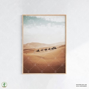 Carovana di cammelli nel deserto marocchino - Stampa fotografica di dune di sabbia nomadi per decorazioni murali boho e da viaggio