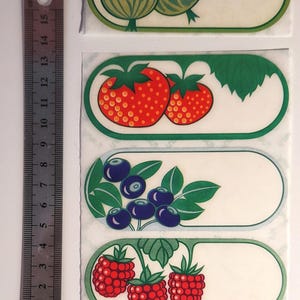 Zwölf Original Vintage Aufkleber aus den Siebzigerjahren