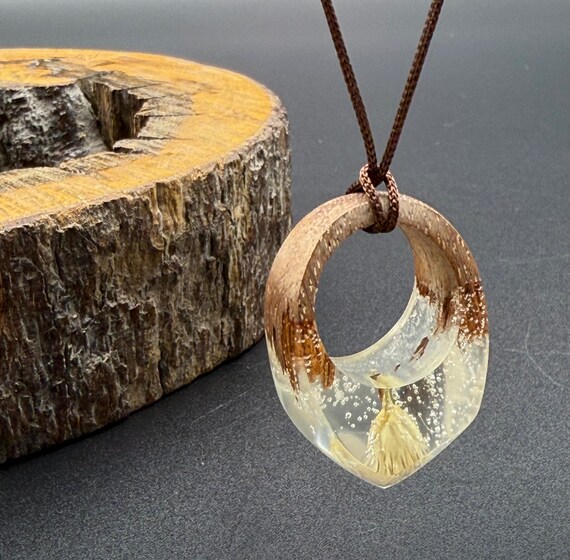 Handmade Mahogany Wood Resin Necklace: Nature-inspired Pendant