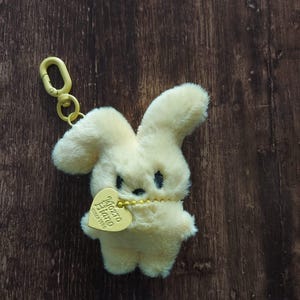 Kawaii Plush Bunny Keychain –  Heart Charm | Kawaii Clip-On Toy | Soft Furry Bag Accessory | Cute Fuzzy Toy for Gifts, Backpacks & Purses