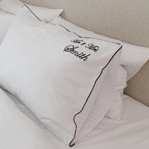 Parure de lit personnalisée - Parure de lit classique en satinette blanche, Draps de literie personnalisés pour nuit de noces - Parure de lit simple ou double, Cadeau de pendaison de crémaillère