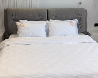 Conjunto de cama branco personalizado, conjunto completo de lençóis e fronhas, capa de edredom de cetim, capa de travesseiro bordada, presente de inauguração