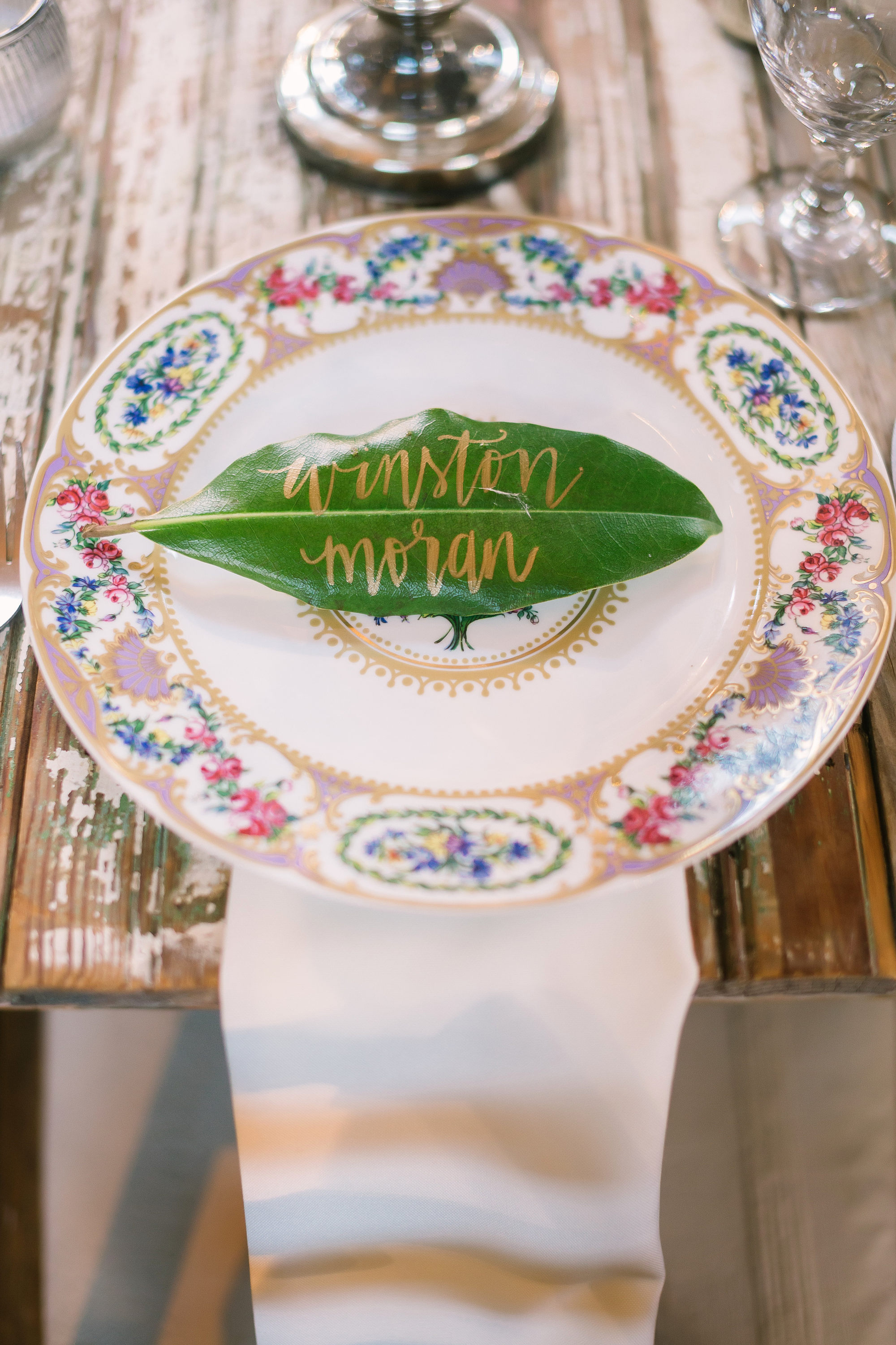 Magnolia Leaf Place Cards / REAL Leaf Escort Cards / Magnolia Leaves / Leaves for Outdoor Wedding / Natural Wedding Escort Card /