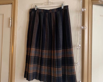 Featured image of post Grunge Red Plaid Skirt Outfit : How to style plaid skirts *90s outfit ideas*.