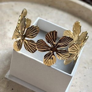 bangle bracelet