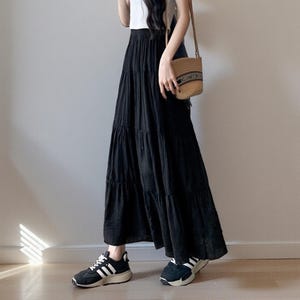 Schwarzer Boho Maxirock aus Baumwolle | Langer schwarzer Sommer-Rock | Ausgestellter Stufen Maxirock | Geschenke für Sie | Elastische Taille | Schlichter, schwarzer Tellerrock