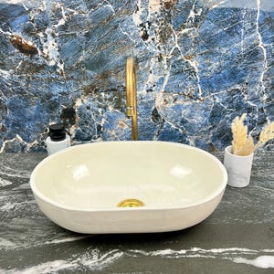 Lavabo ovalado minimalista de cerámica blanca - Lavabo ovalado moderno de estilo rústico - Lavabo ovalado de cerámica hecho a mano para el centro de mesa del baño