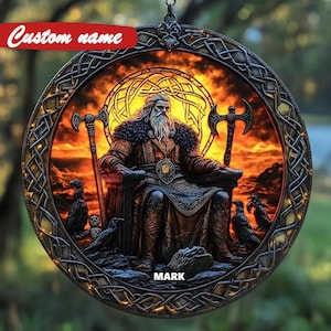 Atrapasol de cristal vikingo de Odín, decoración para ventana inspirada en la mitología nórdica, regalo personalizado y poderoso para él, decoración para el hogar inspirada en el antiguo guerrero. imagen 1