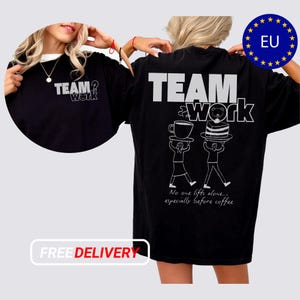 チームワークユニセックスTシャツ、同僚へのオフィスユーモアモチベーションシャツ、チームギフト、オフィスウェア、面白いチーム、コーヒー愛好家へのギフト、仕事サバイバル