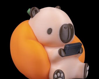 Capibara da giocatore stampato in 3D con cuffie e controller