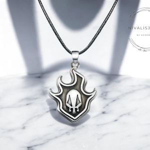 Bleach Anime Halskette – Ichigo Kurosaki & Ulquiorra Maske Schwert Anhänger für Fans, Cosplay, Geschenk