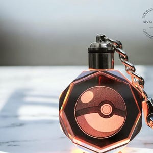Kleurrijke Kristallen Sleutelhanger met Licht – Anime Stijl Glazen Hanger met Elektrische Muis, Cadeau voor Sleutels & Tassen