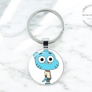 Lindo llavero de cristal con forma de gato azul kawaii y pez naranja. Divertida pieza de recuerdo para bolso estilo anime.