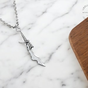 Naszyjnik z wisiorkiem Shadow Blade inspirowany anime – biżuteria w stylu Fantasy Hunter, prezent w postaci chokera z rekwizytem cosplay dla mężczyzn i kobiet, łańcuszek 46 cm