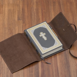 Handgemaakte leren bijbelomslag, gegraveerde bijbelomslag, aangepast formaat bijbelomslag, leren bijbelhoes, wikkel bijbelomslag, bijbelomslag met monogram