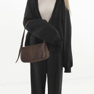Kleine Leder Schultertasche, Minimalistische Umhängetasche, Damen Leder Geldbörse, Reißverschluss Schultertasche, personalisierte kleine Tasche, Leder Stadttasche