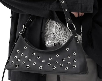 ブラックレザースタッズバック スタッズ付きブラックレザーバックパックMcM エムシーエムヴィセトス