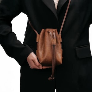Sac à bandoulière en cuir, petit sac à cordon en cuir, sac à bandoulière avec cordon, mini sac à bandoulière pour femme, petit sac seau