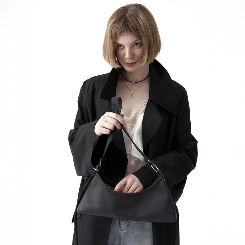 Add timeless charm with our Leather Shoulder Baguette Bag. Carefully handmade from premium leather, it’s perfect as a small shoulder bag for women, fashion leather handbag, or baguette purse leather. Compact, stylish, and ideal for everyday elegance.