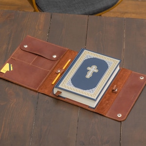 Aangepaste leren bijbelomslag, leren bijbelhoes persoonlijke maat, bijbelomslag met monogram, bijbelomslag met zakken, leren bijbelhoes