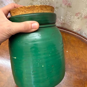 Rare pot à cruche antique en grès vert du patrimoine canadien avec couvercle en liège original - Pot de poterie primitive antique de ferme - Fabriqué au Canada