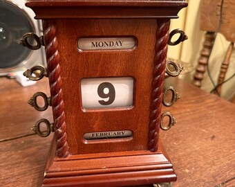 Miscellania England Metal Imbroglio Perpetual Desk Calendar